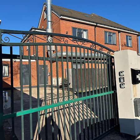 Cosy 3 Bed Apartment Near Birmingham Airport & Nec Perfect For Groups & Contractors! Eksteriør billede